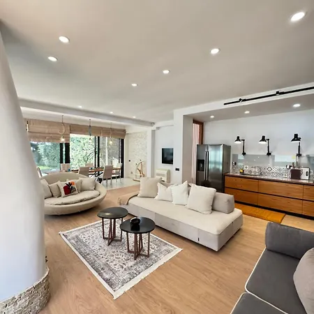 Casa Dei Pini Blu * Golem (Tirana)