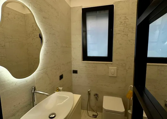 Casa Dei Pini Blu * Golem (Tirana)