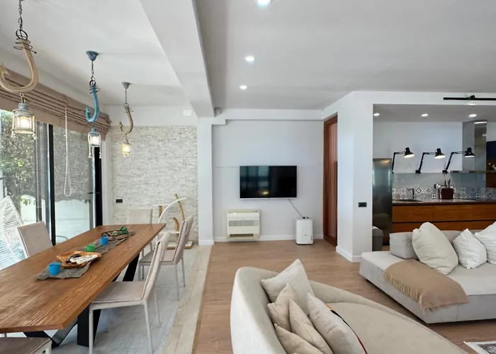 Casa Dei Pini Blu Prázdninový dům Golem (Tirana)